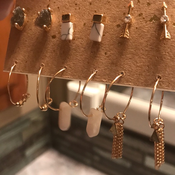 NWT. Set of 6 pairs of Earrings - Picture 5 of 6